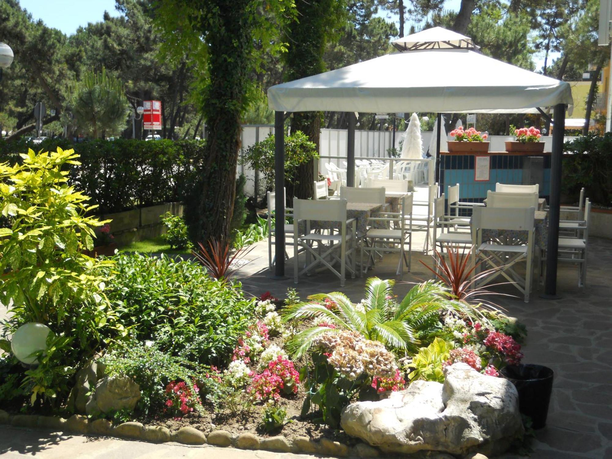 Hotel Sahara Milano Marittima Esterno foto