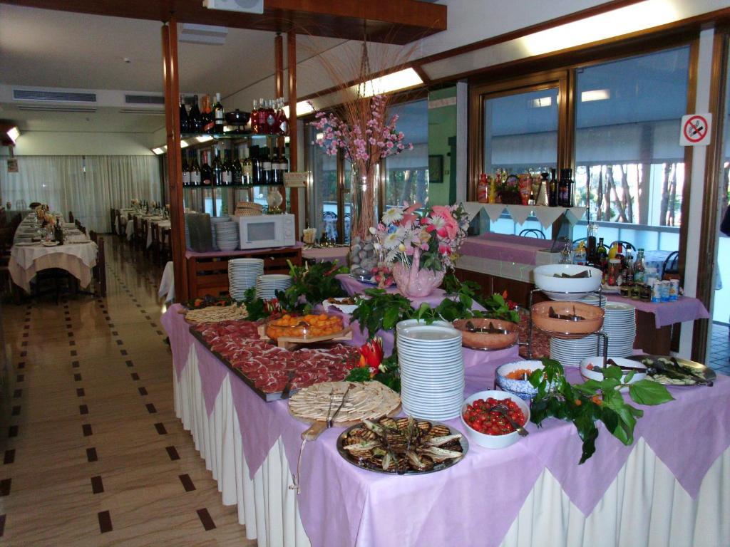 Hotel Sahara Milano Marittima Esterno foto