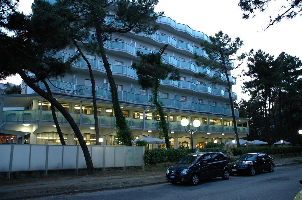Hotel Sahara Milano Marittima Esterno foto