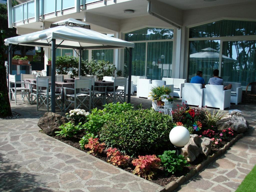 Hotel Sahara Milano Marittima Esterno foto