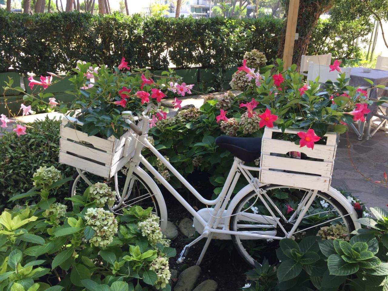 Hotel Sahara Milano Marittima Esterno foto