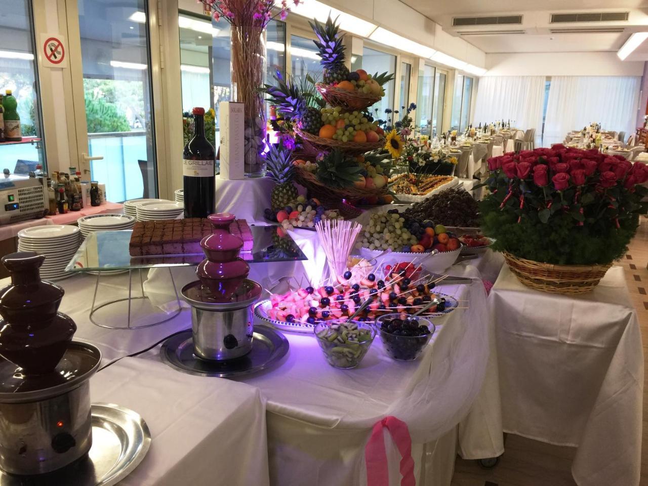 Hotel Sahara Milano Marittima Esterno foto