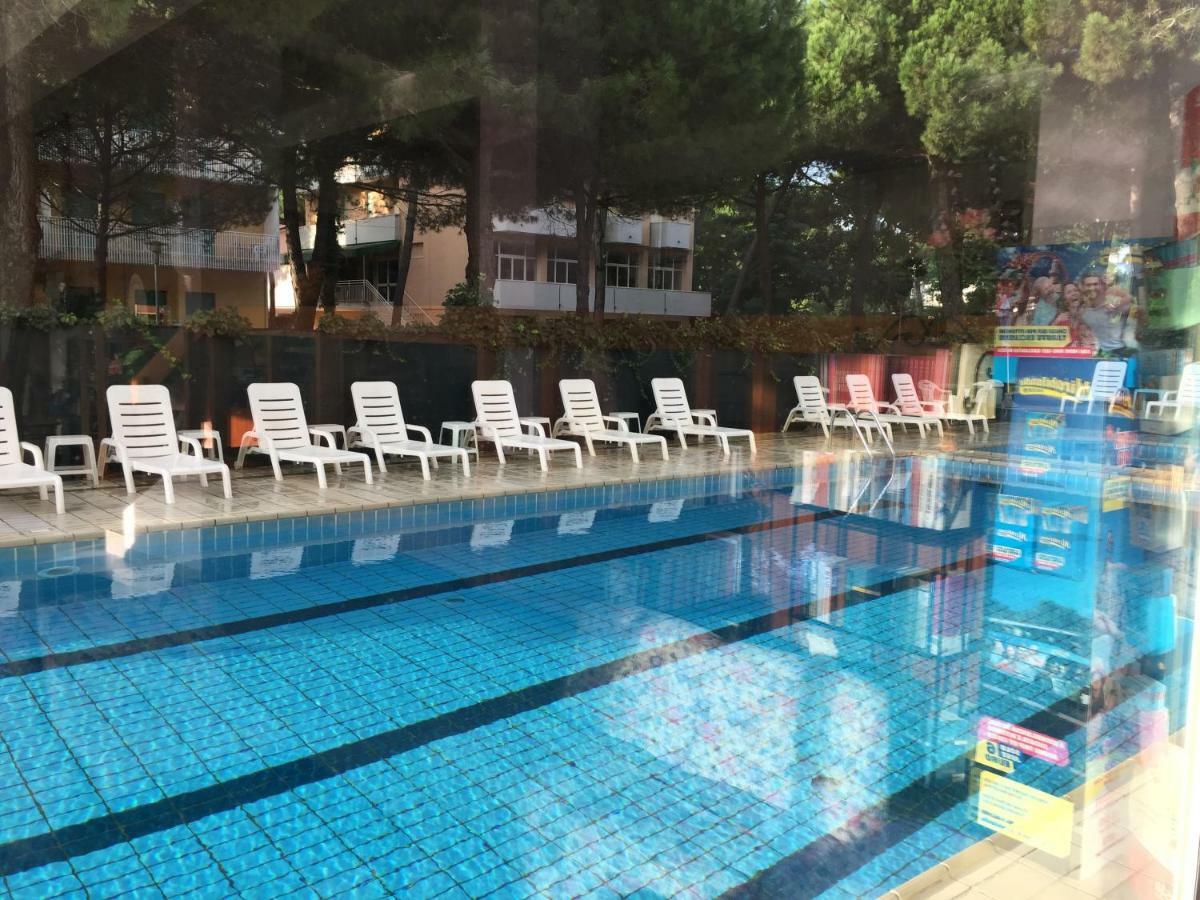 Hotel Sahara Milano Marittima Esterno foto