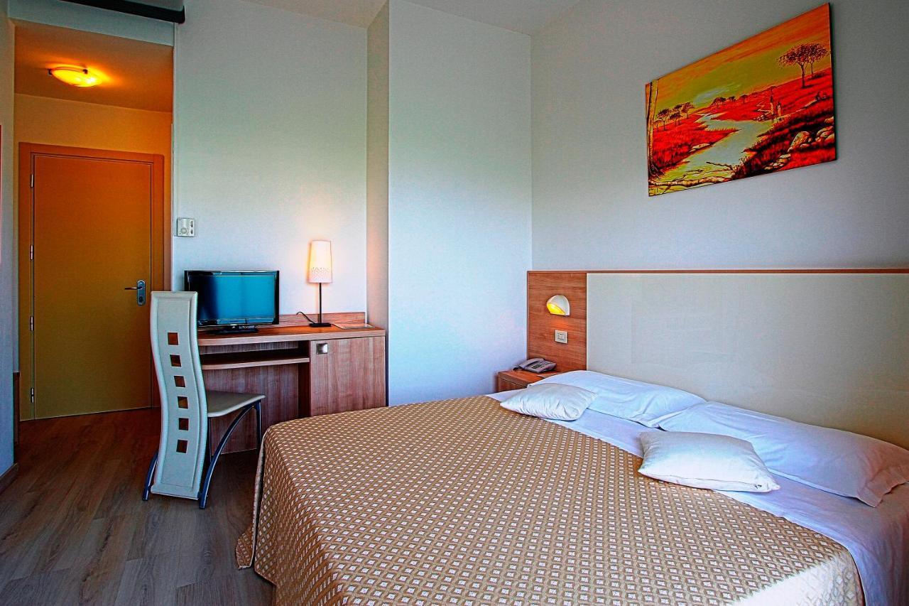 Hotel Sahara Milano Marittima Esterno foto